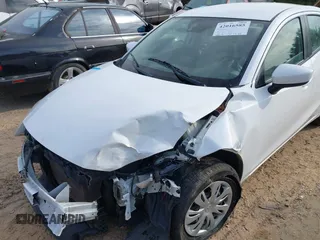 2019 Toyota Yaris L z VIN 3MYDLBYVXKY510466, wystawiony jako IAAI lot #42016585 z przebiegiem 66 671 mil mil oraz . Historia ofert i sprzedaży dostępna na DreamBid. Obrazek 6.