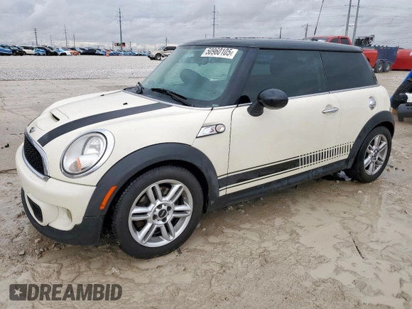 2011 MINI Hardtop S with VIN WMWSV3C53BTY15519, listed as a Copart auction lot 50960105 with 117,612 mi miles and Clean Title. Bid and sale history available at DreamBid. Image 1.