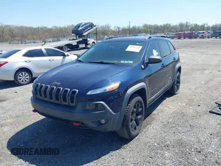 2015 Jeep Cherokee Trailhawk z VIN 1C4PJMBS3FW520829, wystawiony jako IAAI lot #42065548 z przebiegiem 90 534 mil mil oraz . Historia ofert i sprzedaży dostępna na DreamBid. Obrazek 2.
