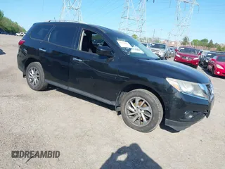 2014 Nissan Pathfinder SV with VIN 5N1AR2MM1EC682262, listed as a IAAI auction lot 42132205 with 235,107 mi miles. Bid and sale history available at carsss.com. Image 1.