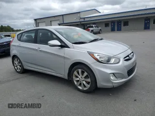 2013 Hyundai Accent SE z VIN KMHCU5AE2DU118005, wystawiony jako Copart lot #57415595 z przebiegiem 123 865 mil mil oraz Czysty tytuł • Clean title. Historia ofert i sprzedaży dostępna na DreamBid. Obrazek 4.