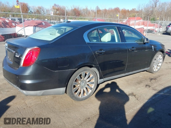 2011 Lincoln MKS EcoBoost z VIN 1LNHL9FT1BG608776, wystawiony jako IAAI lot #40822634 z przebiegiem 117 458 mil mil oraz . Historia ofert i sprzedaży dostępna na DreamBid. Obrazek 4.