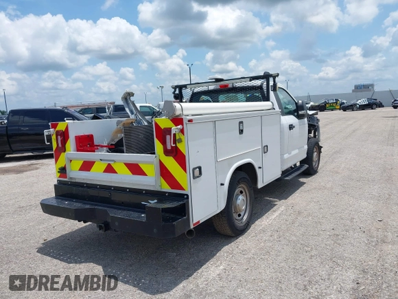 2019 Ford F-250 XL with VIN 1FDBF2A62KEF59427, listed as a IAAI auction lot 42523580 with 80,243 mi miles and . Bid and sale history available at DreamBid. Image 4.