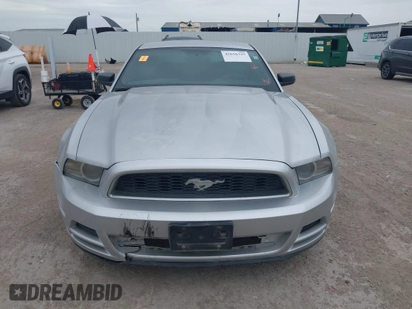 2014 Ford Mustang V6 z VIN 1ZVBP8AM3E5228599, wystawiony jako IAAI lot #42656325 z przebiegiem 185 188 mil mil oraz . Historia ofert i sprzedaży dostępna na DreamBid. Obrazek 12.