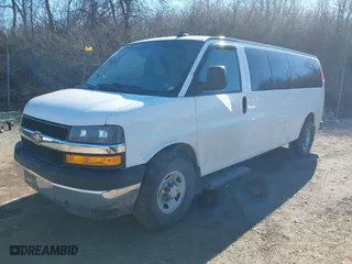 2018 Chevrolet Express Passenger LT with VIN 1GAZGPFGXJ1326392, listed as a IAAI auction lot 41591765 with 350,366 mi miles. Bid and sale history available at carsss.com. Image 18.