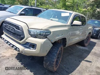 2017 Toyota Tacoma SR5 z VIN 3TMAZ5CN1HM026355, wystawiony jako IAAI lot #42060428 z przebiegiem 165 096 mil mil oraz . Historia ofert i sprzedaży dostępna na DreamBid. Obrazek 17.