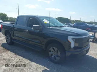 2024 Ford F-150 Lightning XLT z VIN 1FTVW3LK8RWG20320, wystawiony jako IAAI lot #41960103 z przebiegiem Nie podano mil oraz . Historia ofert i sprzedaży dostępna na DreamBid. Obrazek 1.