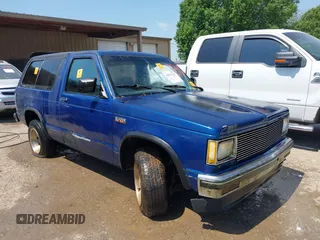 1989 Chevrolet Blazer z VIN 1GNCS18Z3K0133684, wystawiony jako IAAI lot #42079142 z przebiegiem Nie podano mil oraz . Historia ofert i sprzedaży dostępna na DreamBid. Obrazek 1.