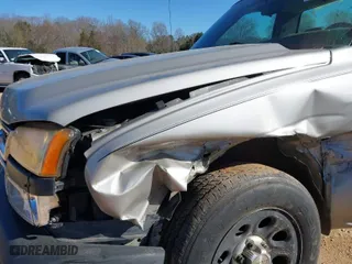 2007 Chevrolet Silverado 1500 Classic Work Truck with VIN 1GCEC14X77Z195563, listed as a IAAI auction lot 41816964 with 203,942 mi miles. Bid and sale history available at carsss.com. Image 12.