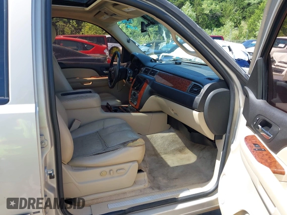 2007 Chevrolet Suburban LS with VIN 1GNFC16087J218794, listed as a IAAI auction lot 42700630 with 262,428 mi miles and . Bid and sale history available at DreamBid. Image 5.