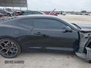 2019 Chevrolet Camaro 2SS с VIN 1G1FH1R78K0118785, выставлен на аукционе IAAI как лот 41365572 с пробегом 62 169 миль миль и . История ставок и продаж доступна на DreamBid. Изображение 13.