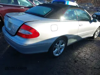 2006 Mercedes-Benz CLK 3.5L with VIN WDBTK56G86T056279, listed as a IAAI auction lot 41146020 with 172,221 mi miles. Bid and sale history available at carsss.com. Image 4.