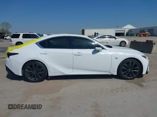 2024 Lexus IS 350 F Sport z VIN JTHGZ1B28R5076833, wystawiony jako IAAI lot #41967134 z przebiegiem 20 704 mil mil oraz . Historia ofert i sprzedaży dostępna na DreamBid. Obrazek 14.