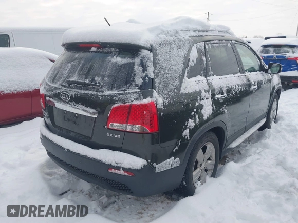 2013 Kia Sorento EX with VIN 5XYKU4A2XDG318700, listed as a IAAI auction lot 41258392 with 135,496 mi miles and . Bid and sale history available at carsss.com. Image 4.