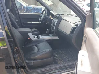 2008 Mercury Mariner Premier z VIN 4M2CU97188KJ22670, wystawiony jako IAAI lot #42213572 z przebiegiem 224 826 mil mil oraz . Historia ofert i sprzedaży dostępna na DreamBid. Obrazek 5.