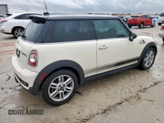 2011 MINI Hardtop S with VIN WMWSV3C53BTY15519, listed as a Copart auction lot 50960105 with 117,612 mi miles and Clean Title. Bid and sale history available at DreamBid. Image 3.