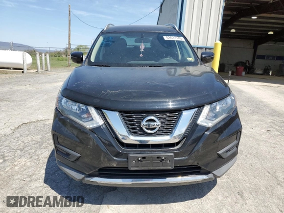 2017 Nissan Rogue SV z VIN KNMAT2MV5HP543165, wystawiony jako Copart lot #53532745 z przebiegiem 136 616 mil mil oraz Szkoda całkowita • Salvage title. Historia ofert i sprzedaży dostępna na DreamBid. Obrazek 5.