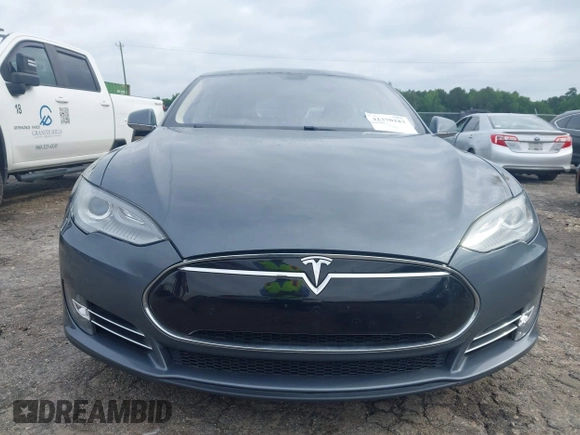 2013 Tesla Model S с VIN 5YJSA1CN4DFP26552, выставлен на аукционе IAAI как лот 42370183 с пробегом Не указан миль и . История ставок и продаж доступна на DreamBid. Изображение 11.
