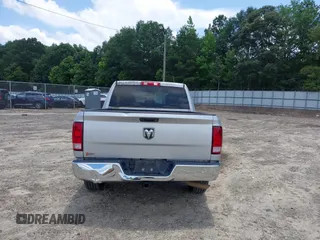 2018 Ram 1500 Express z VIN 3C6RR6KG4JG252350, wystawiony jako IAAI lot #42537585 z przebiegiem 202 104 mil mil oraz . Historia ofert i sprzedaży dostępna na DreamBid. Obrazek 16.