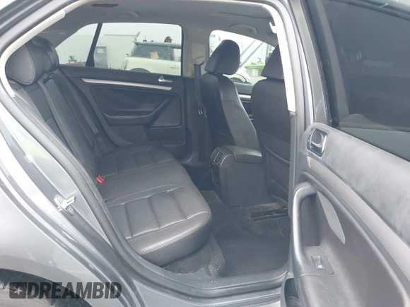 2010 Volkswagen Jetta SE z VIN 3VWRZ7AJ8AM148955, wystawiony jako IAAI lot #41241313 z przebiegiem 134 124 mil mil oraz . Historia ofert i sprzedaży dostępna na DreamBid. Obrazek 8.