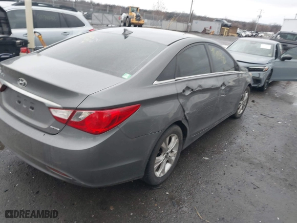 2013 Hyundai Sonata SE with VIN 5NPEC4AC6DH600768, listed as a IAAI auction lot 41481940 with 128,921 mi miles. Bid and sale history available at carsss.com. Image 4.