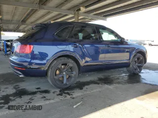 2019 Bentley Bentayga V8 z VIN SJAAM2ZV3KC027084, wystawiony jako Copart lot #45814705 z przebiegiem 38 490 mil mil oraz Szkoda całkowita • Salvage title. Historia ofert i sprzedaży dostępna na DreamBid. Obrazek 3.