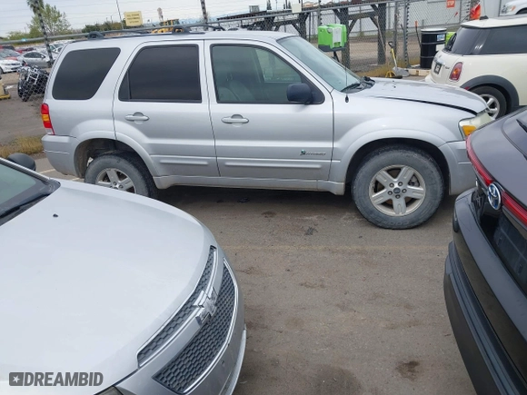 2005 Ford Escape Hybrid with VIN 1FMCU95H05KC95225, listed as a IAAI auction lot 41798610 with 216,659 mi miles. Bid and sale history available at carsss.com. Image 13.