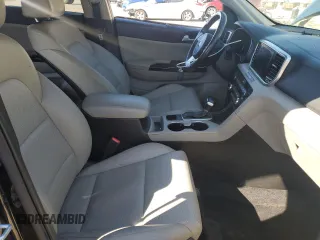 2020 Kia Sportage EX z VIN KNDPNCAC3L7726392, wystawiony jako Copart lot #50159635 z przebiegiem 72 451 mil mil oraz Szkoda całkowita • Salvage title. Historia ofert i sprzedaży dostępna na DreamBid. Obrazek 7.