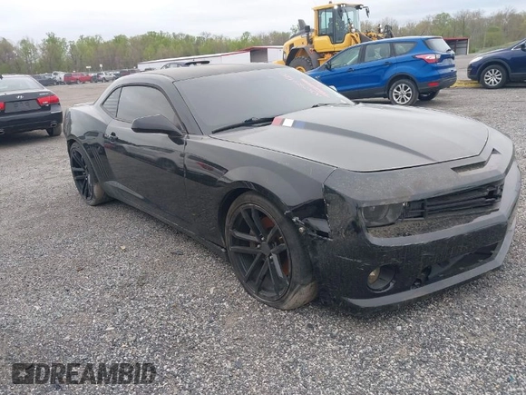2010 Chevrolet Camaro 2SS z VIN 2G1FK1EJ9A9137692, wystawiony jako IAAI lot #42085420 z przebiegiem 169 665 mil mil oraz . Historia ofert i sprzedaży dostępna na DreamBid. Obrazek 1.