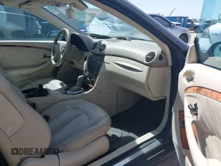 2004 Mercedes-Benz CLK 500 z VIN WDBTK75G04T005286, wystawiony jako IAAI lot #41523783 z przebiegiem 129 180 mil mil oraz . Historia ofert i sprzedaży dostępna na DreamBid. Obrazek 5.