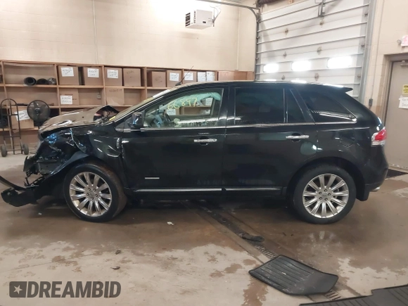 2011 Lincoln MKX z VIN 2LMDJ8JK0BBJ07032, wystawiony jako IAAI lot #41866897 z przebiegiem 232 796 mil mil oraz . Historia ofert i sprzedaży dostępna na DreamBid. Obrazek 14.