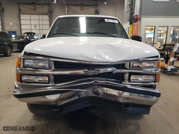 1999 Chevrolet Tahoe Z71 with VIN 1GNEK13R8XJ476282, listed as a Copart auction lot 48573705 with 207,260 mi miles and Salvage Title. Bid and sale history available at carsss.com. Image 5.