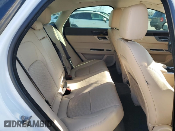 2018 Jaguar XF 30t Prestige with VIN SAJBK4GX4JCY73331, listed as a Copart auction lot 43069184 with 17,046 mi miles. Bid and sale history available at carsss.com. Image 10.
