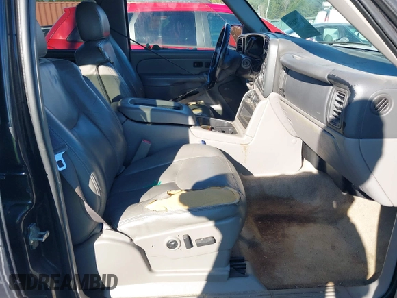 2005 GMC Yukon XL SLT with VIN 1GKEC16Z25J147760, listed as a IAAI auction lot 41220169 with 396,136 mi miles. Bid and sale history available at carsss.com. Image 5.