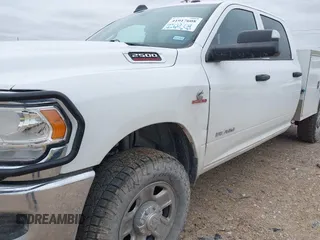 2022 Ram 2500 Tradesman z VIN 3C6UR5HL1NG213746, wystawiony jako IAAI lot #41917608 z przebiegiem 133 775 mil mil oraz . Historia ofert i sprzedaży dostępna na DreamBid. Obrazek 6.