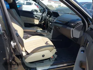 2010 Mercedes-Benz E 550 Luxury with VIN WDDHF7CBXAA197283, listed as a IAAI auction lot 41981257 with 120,313 mi miles and . Bid and sale history available at DreamBid. Image 5.