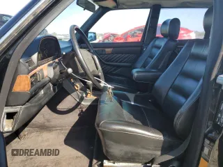 1989 Mercedes-Benz 560 with VIN WDBCA39D8KA437872, listed as a Copart auction lot 45689195 with 151,851 mi miles and Clean Title. Bid and sale history available at DreamBid. Image 7.