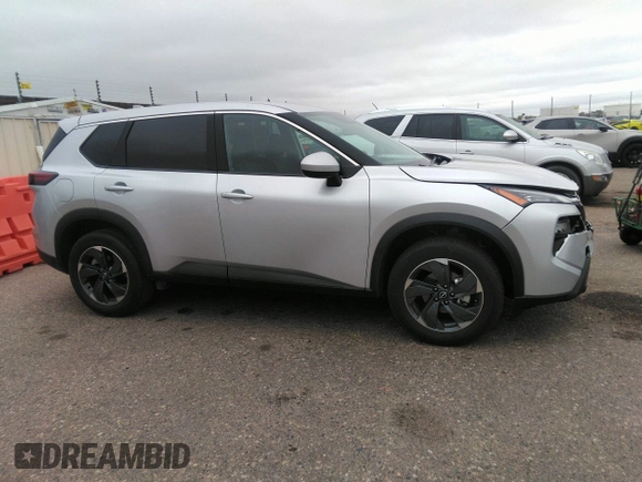 2025 Nissan Rogue SV with VIN 5N1BT3BA5SC804363, listed as a IAAI auction lot 42130775 with 6,078 mi miles. Bid and sale history available at carsss.com. Image 13.