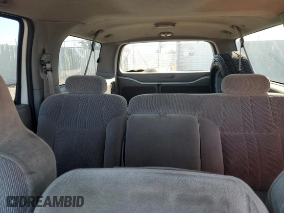 2000 Ford Excursion Special Serv z VIN 1FMNU40LXYEA64231, wystawiony jako Copart lot #50645995 z przebiegiem 218 047 mil mil oraz Czysty tytuł • Clean title. Historia ofert i sprzedaży dostępna na DreamBid. Obrazek 10.