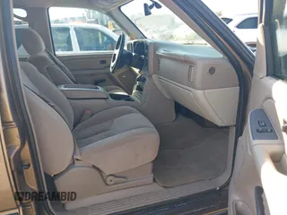 2004 Chevrolet Tahoe LT z VIN 1GNEC13Z04R130978, wystawiony jako IAAI lot #42073871 z przebiegiem 214 947 mil mil oraz . Historia ofert i sprzedaży dostępna na DreamBid. Obrazek 5.