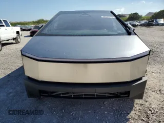 2024 Tesla Cybertruck with VIN 7G2CEHEDXRA051815, listed as a Copart auction lot 45300515 with 6,443 mi miles and Salvage Title. Bid and sale history available at carsss.com. Image 5.