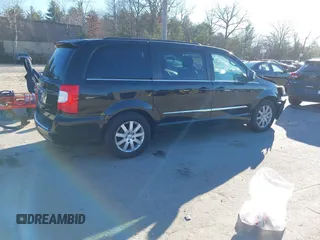 2011 Chrysler Town & Country Touring L z VIN 2A4RR8DG6BR803563, wystawiony jako IAAI lot #40921680 z przebiegiem 59 881 mil mil oraz . Historia ofert i sprzedaży dostępna na DreamBid. Obrazek 4.