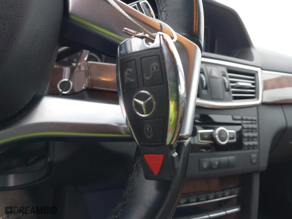 2013 Mercedes-Benz E-Class E 350 Luxury with VIN WDDHF8JB1DA738136, listed as a IAAI auction lot 41774836 with 181,846 mi miles. Bid and sale history available at carsss.com. Image 11.