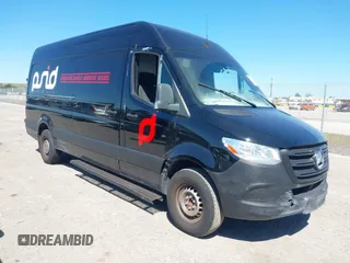 2019 Mercedes-Benz Sprinter Cargo z VIN WD4PF1CD8KP143473, wystawiony jako IAAI lot #41825674 z przebiegiem 99 261 mil mil oraz . Historia ofert i sprzedaży dostępna na DreamBid. Obrazek 1.
