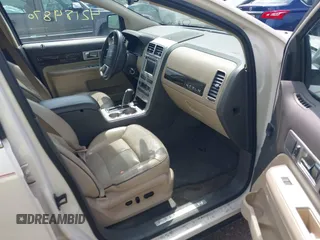 2008 Lincoln MKX z VIN 2LMDU88C98BJ11756, wystawiony jako IAAI lot #42184870 z przebiegiem 170 405 mil mil oraz . Historia ofert i sprzedaży dostępna na DreamBid. Obrazek 5.