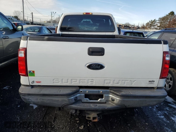 2005 Ford F-350 XL z VIN 1FTWF31P05EB41019, wystawiony jako Copart lot #82401704 z przebiegiem 114 329 mil mil oraz Szkoda całkowita • Salvage title. Historia ofert i sprzedaży dostępna na DreamBid. Obrazek 6.