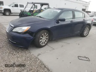 2014 Chrysler 200 Touring с VIN 1C3CCBBB6EN127512, выставлен на аукционе Copart как лот 55838725 с пробегом 122 985 миль миль и Списание • Salvage title. История ставок и продаж доступна на DreamBid. Изображение 1.