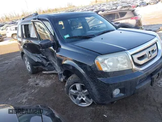 2009 Honda Pilot EX-L with VIN 5FNYF48649B026889, listed as a IAAI auction lot 41643289 with 121,511 mi miles and . Bid and sale history available at carsss.com. Image 1.