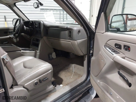 2004 Chevrolet Tahoe LT with VIN 1GNEK13T14J195982, listed as a IAAI auction lot 41589336 with 244,854 mi miles. Bid and sale history available at carsss.com. Image 5.
