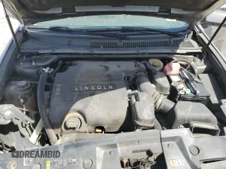 2016 Lincoln MKS z VIN 1LNHL9DK8GG600661, wystawiony jako Copart lot #49648655 z przebiegiem 56 655 mil mil oraz Szkoda całkowita • Salvage title. Historia ofert i sprzedaży dostępna na DreamBid. Obrazek 12.